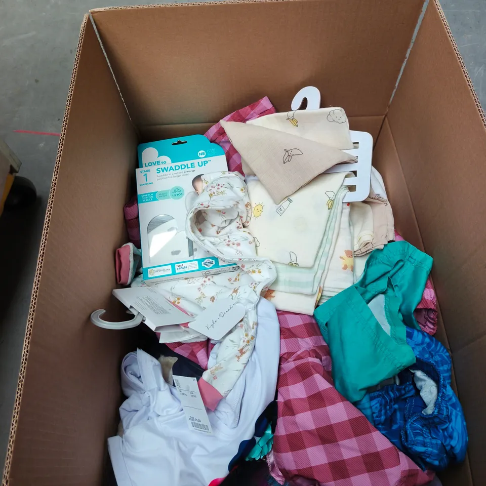 APPROXIMATELY 25 ASSORTED KIDS CLOTHING ITEMS IN VARIOUS STYLES, SIZES & COLOURS