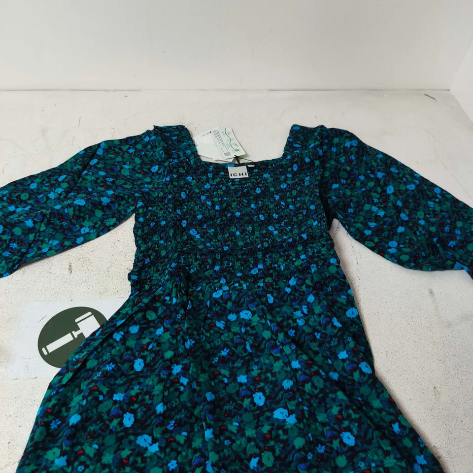BOX OF APPROXIMATELY 25 ICHI WOMEN'S FLORAL LONG-SLEEVE DRESS, ASSORTED SIZES – TEAL/GREEN