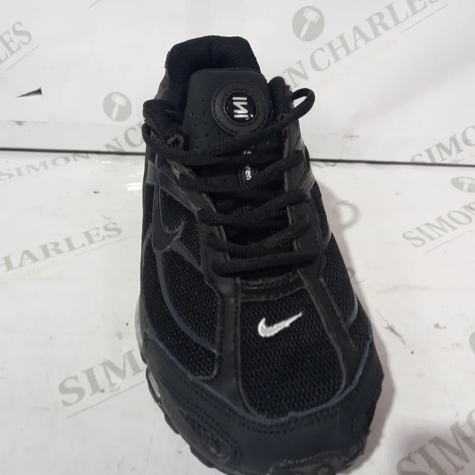 PAIR OF NIKE SUPREME SHOES IN BLACK UK SIZE 7