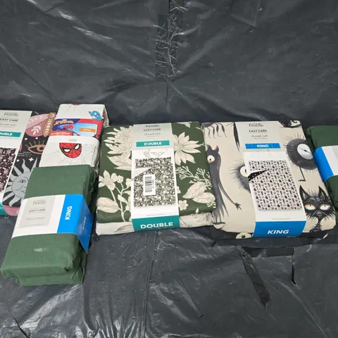 BOX OF APPROXIMATELY 12 ASSORTED BEDDING & SOFT FABRICS ITEMS TO INCLUDE - DUVET SET - FITTED SHEET ETC. 