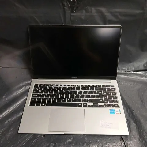 SAMSUNG GALAXY BOOX NP755XDA 15.6" LAPTOP – SILVER