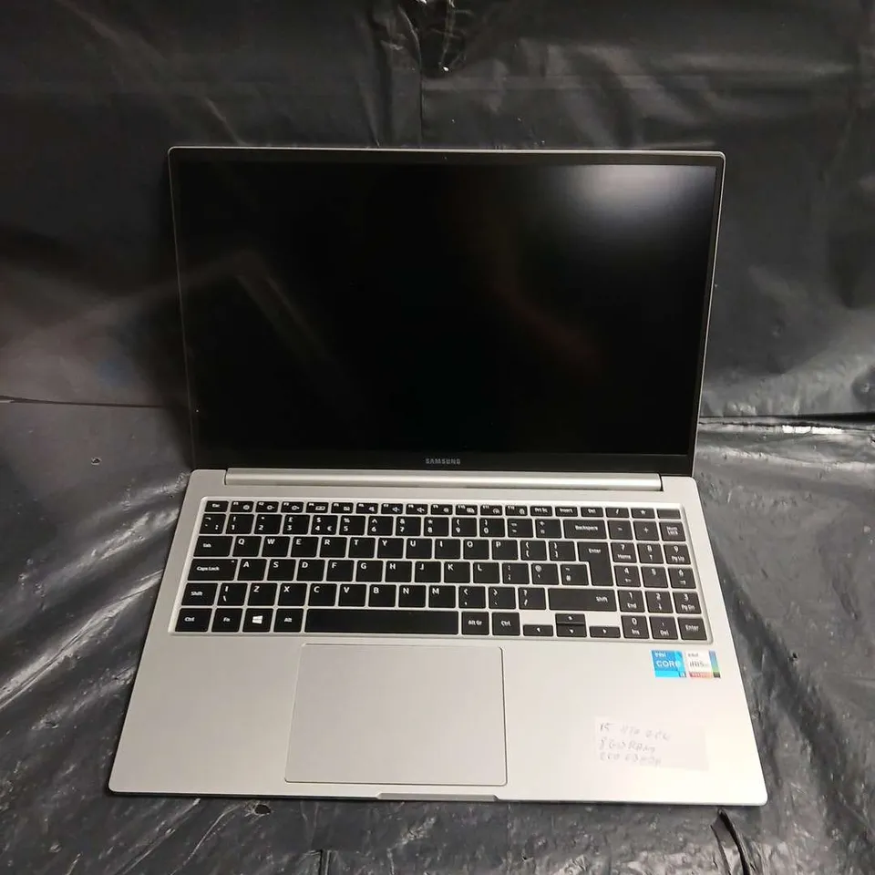 SAMSUNG GALAXY BOOX NP755XDA 15.6" LAPTOP – SILVER