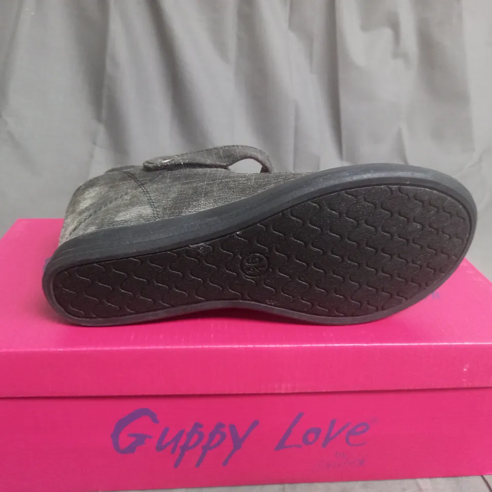 BOX OF APPROXIMATELY 12 BLACK  GUPPY LOVE BY BLOWFISH SHOES IN VARIOUS SIZES 