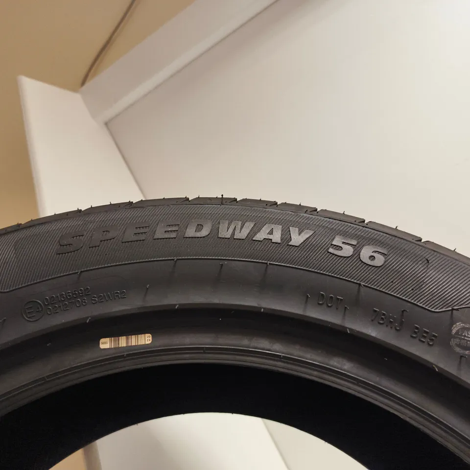 FRONWAY SPEEDWAY 56 235/55RF18 100V RUN-FLAT TIRE – NEW