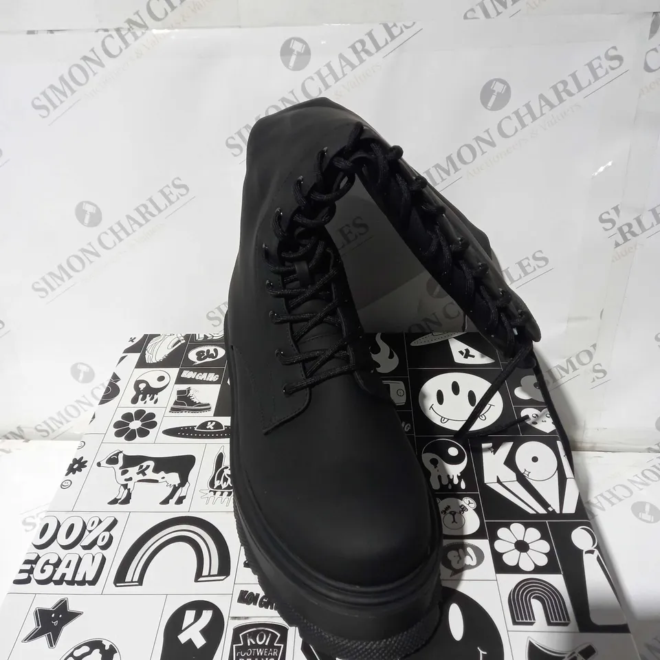 BRAND NEW BOXED PAIR OF KOI VEGAN PALANTIR MENS PLATFORM LACE UP BOOTS IN BLACK - UK SIZE 9 