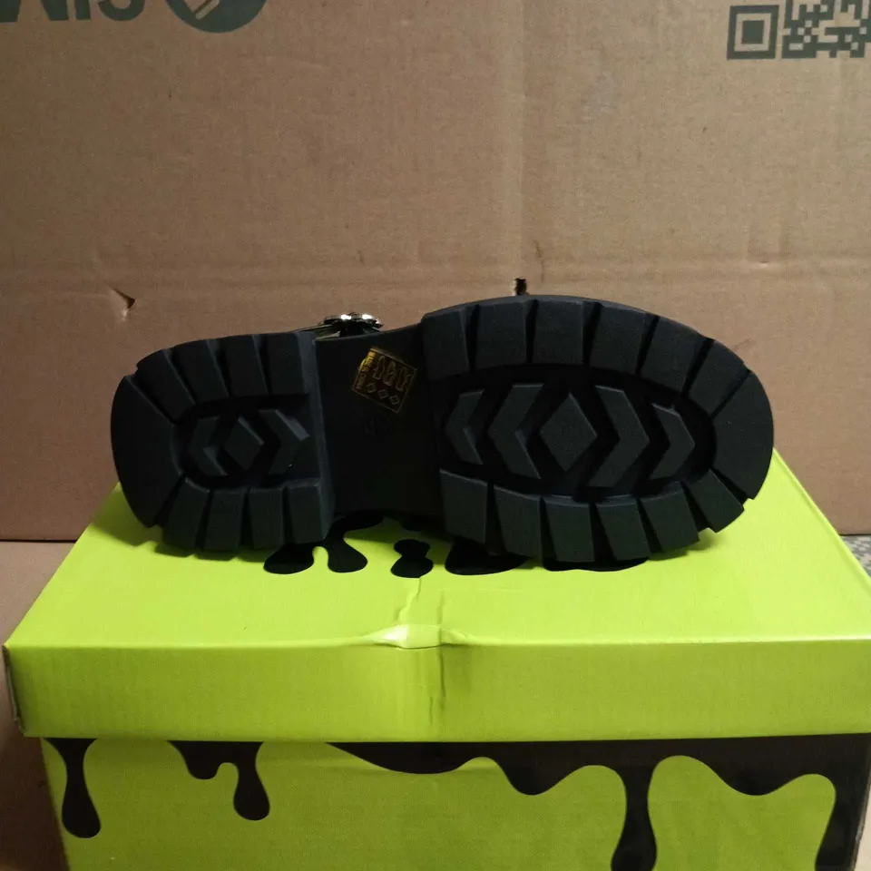 KOI KIDZ FLUTTER JUMP FLOWER MARY JANE SHOES BLACK SIZE 1