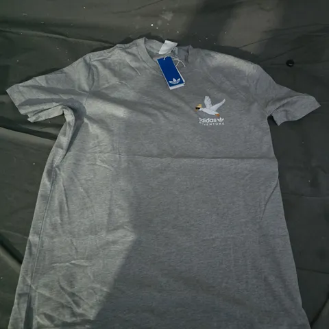 ADIDAS DUCKIES TEE IN GREY - UK MEDIUM