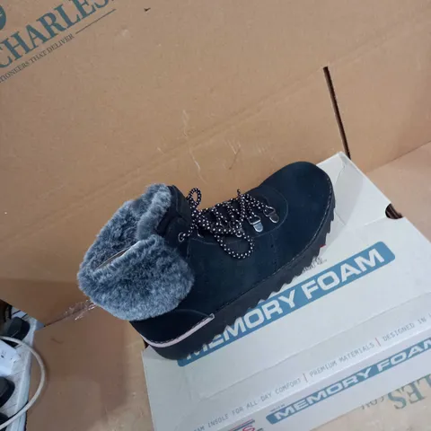 SKETCHER DARK GREY WOMENS BOOTS SIZE 4 
