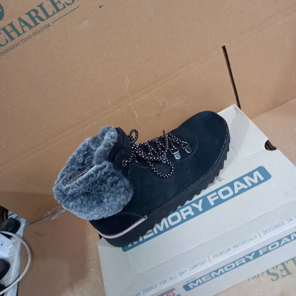 SKETCHER DARK GREY WOMENS BOOTS SIZE 4 