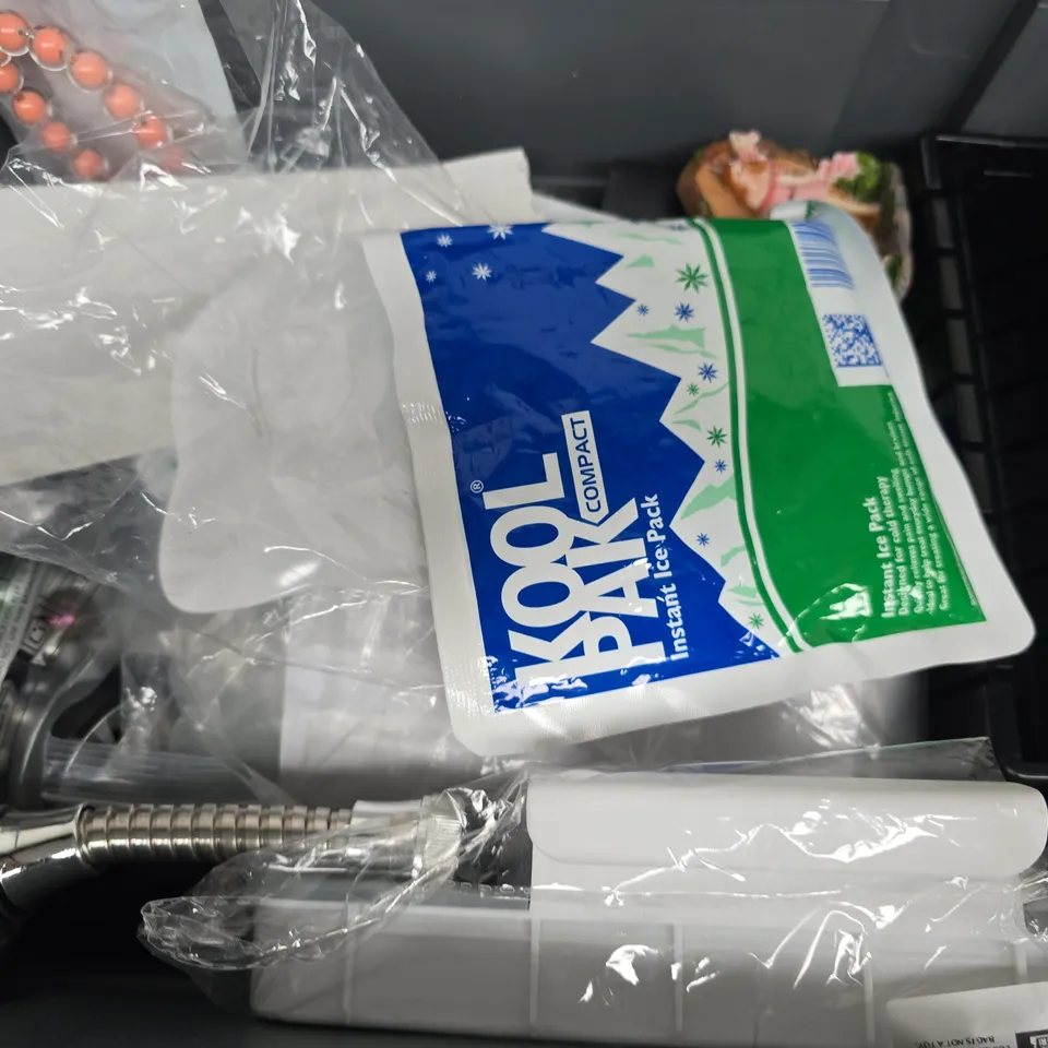 APPROXIMATELY 15 ASSORTED HOUSEHOLD ITEMS TO INCLUDE DANCE TURN BOARD, KOOLPAK COMPACT INSTANT ICE PACK, SRIXON GOLF BALLS, ETC