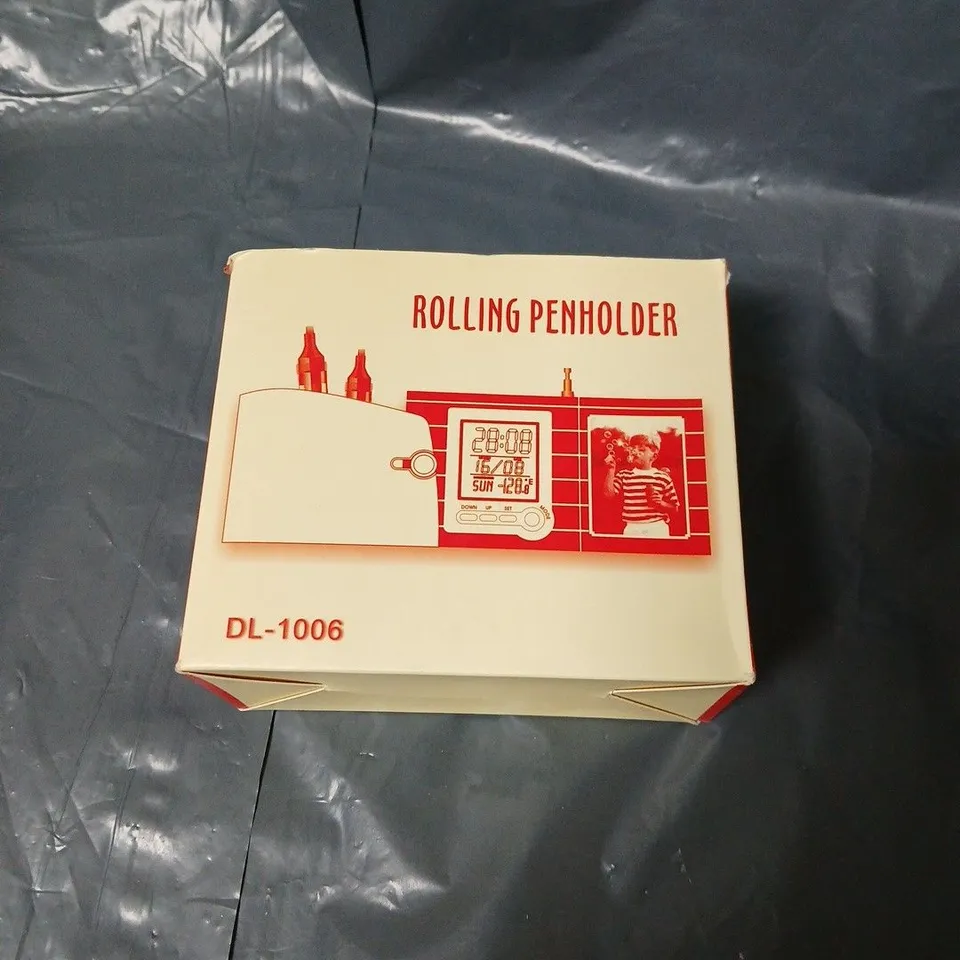 APPROXIMATELY 18 X ROLLING PEN HOLDER 