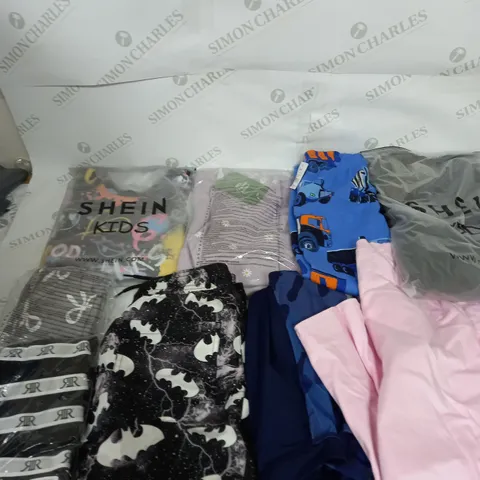 BOX OF ASSORTED CHILDRENS CLOTHING VARYING IN SIZE/COLOUR/STYLE TO INCLUDE: TOPS, DRESSES, JUMPERS