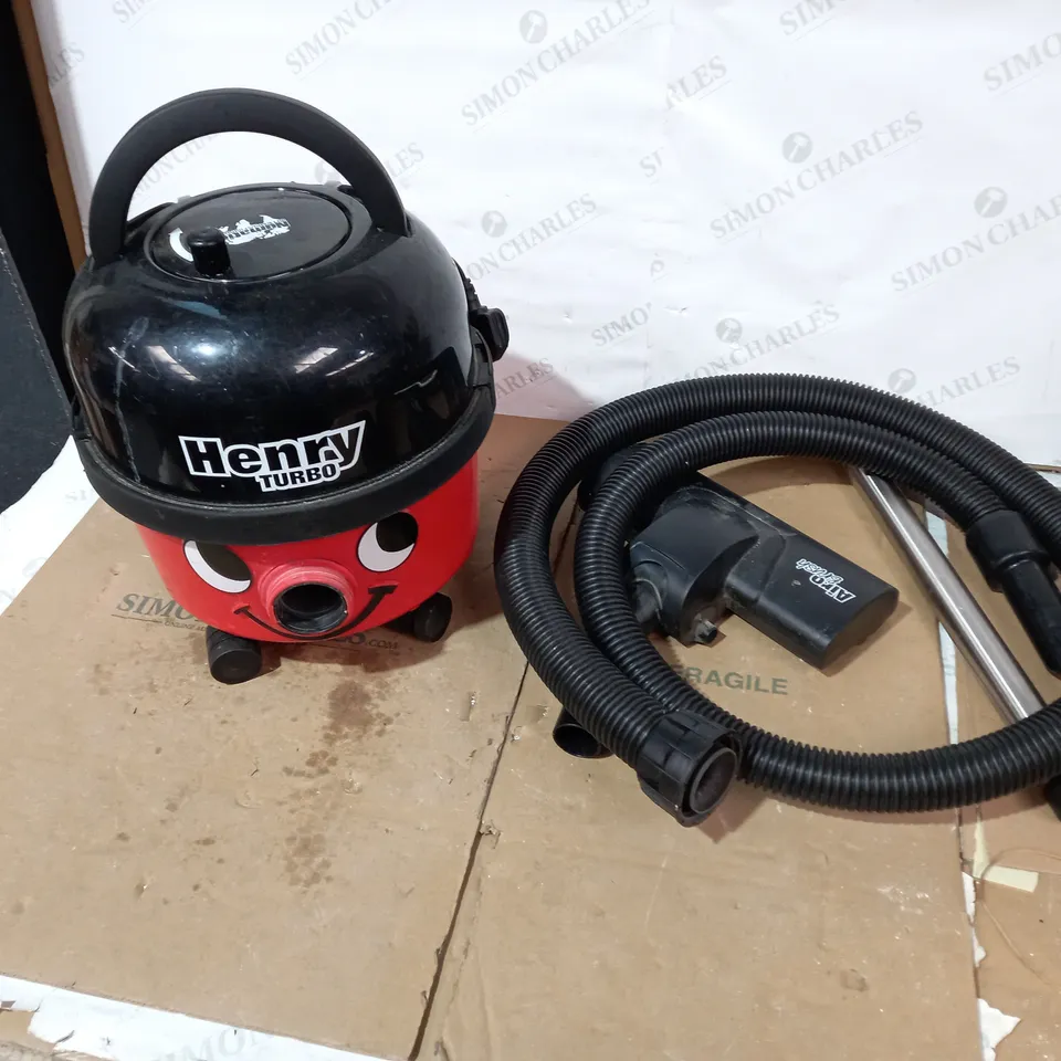 NUMATIC HVT160 HENRY VACUUM CLEANER