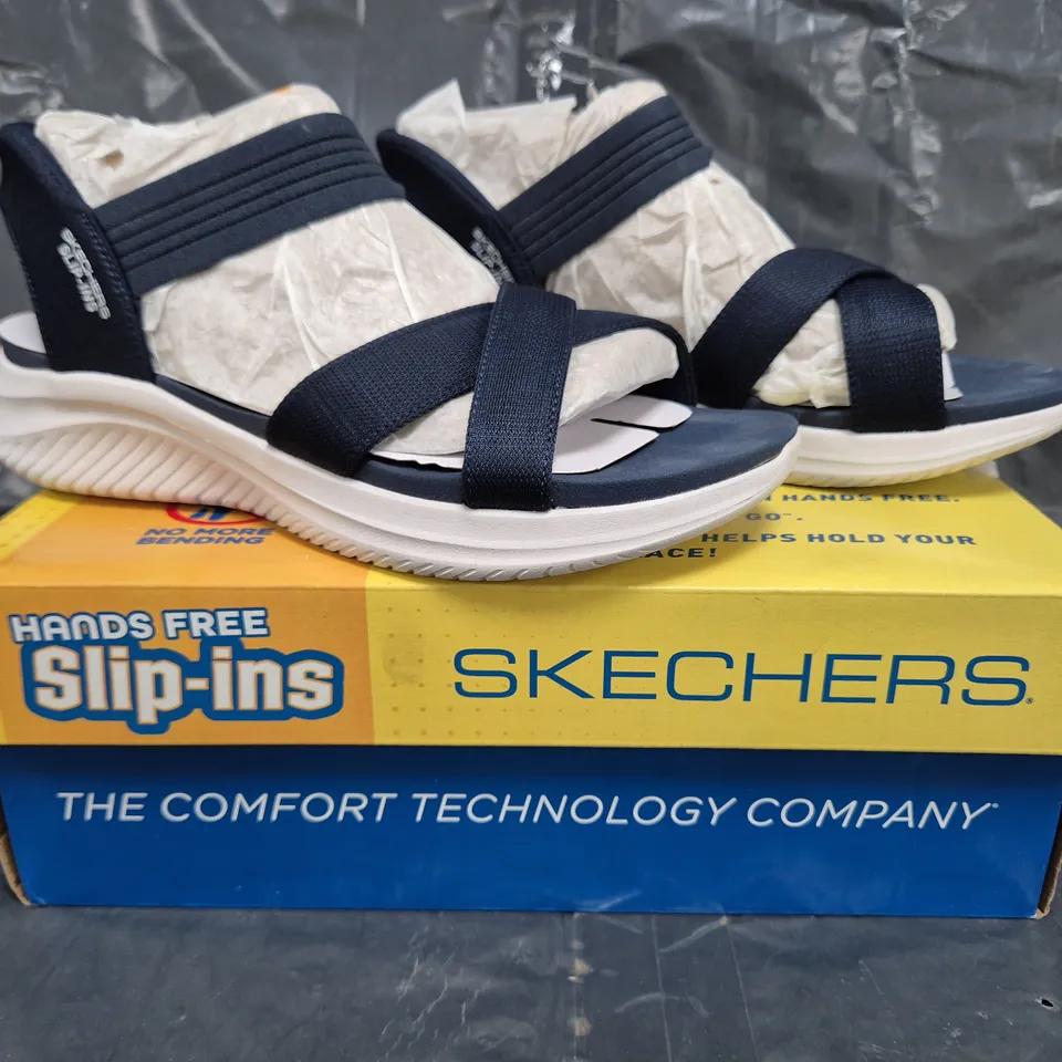 BOXED PAIR OF SKECHERS ULTRA FLEX OPEN TOE SANDALS IN NAVY SIZE 6.5
