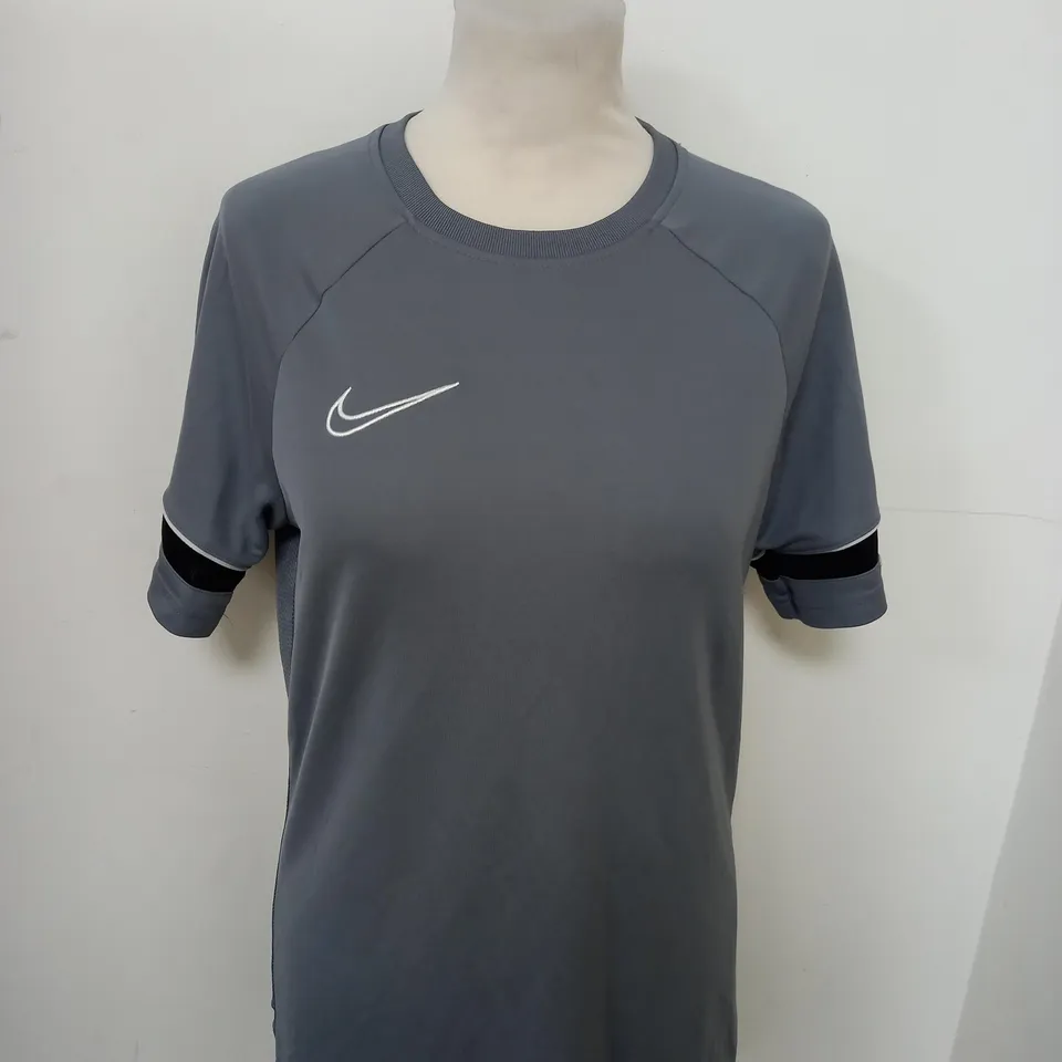 NIKE DRI-FIT CASUAL T-SHIRT SIZE S