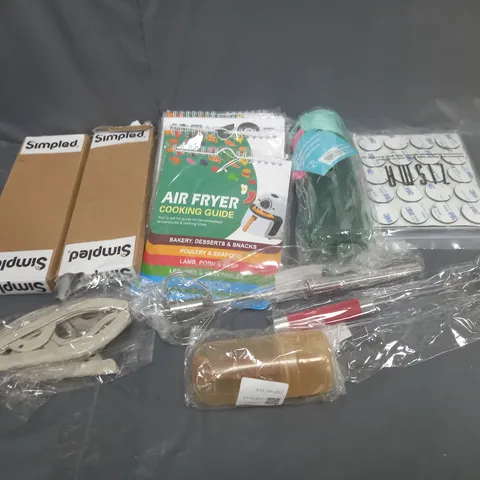 BOX OF APPROXIMATELY 8 ASSORTED ITEMS TO INCLUDE - TINO WATER BOTTLE, AIR FRYER GUIDE, AND HAND WISK ETC. 