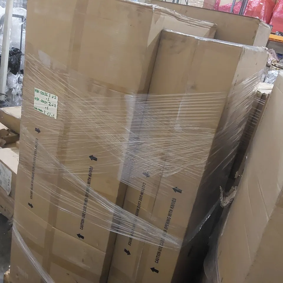 PALLET CONTAINING A LARGE QUANTITY OF ASSORTED GARDEN FURNITURE PARTS