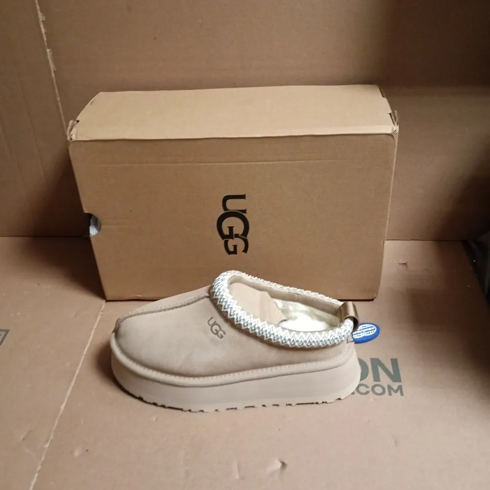 UGG BEIGE SUEDE BOOT WITH KNIT COLLAR – UK SIZE 3