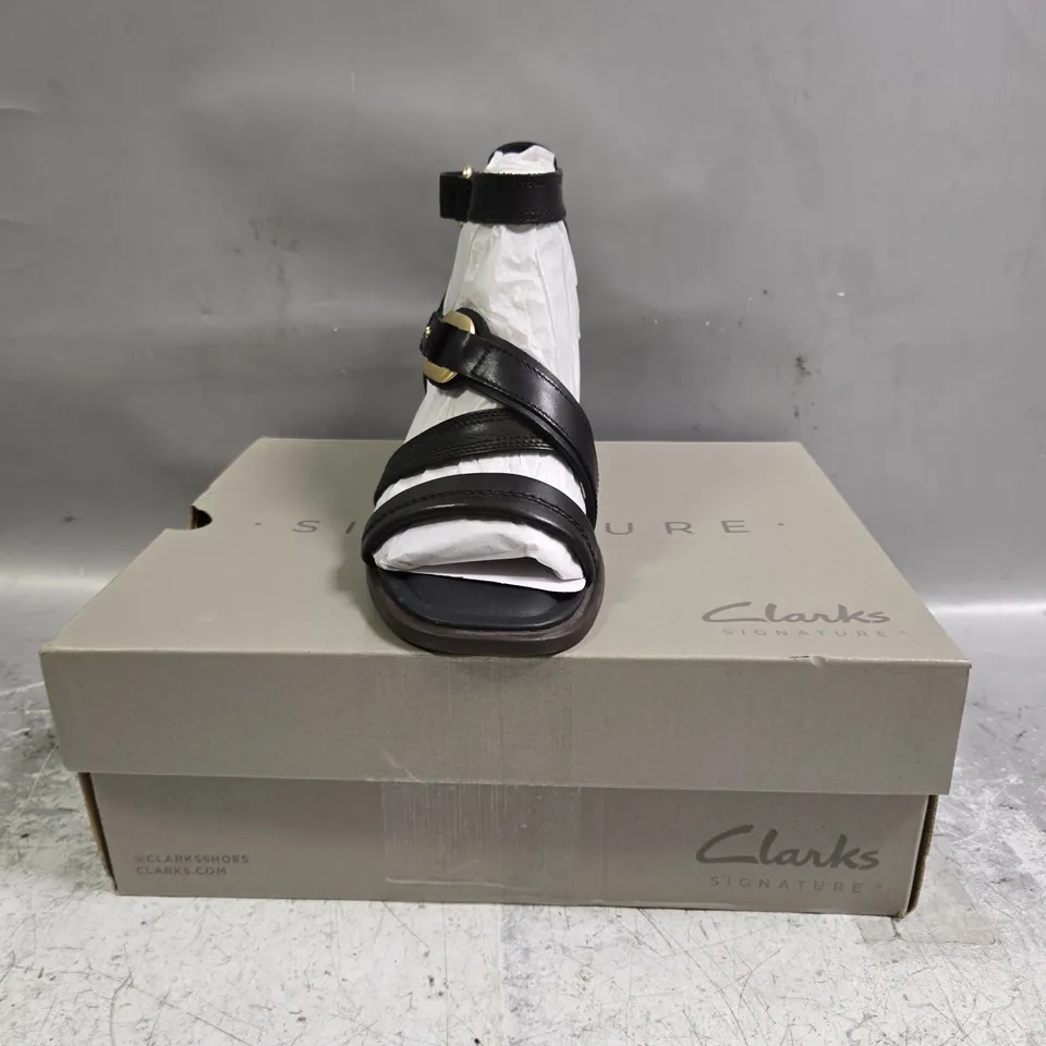 BOXED PAIR OF CLARKS OPEN TOE BLOCK HEEL STRAPPY SANDALS IN BLACK SIZE UK 6