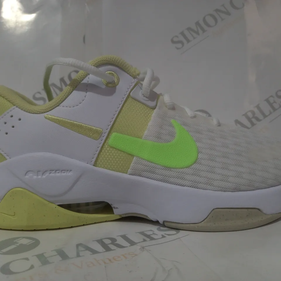 PAIR OF NIKE AIR ZOOM TRAINERS IN WHITE/GREEN UK SIZE 6
