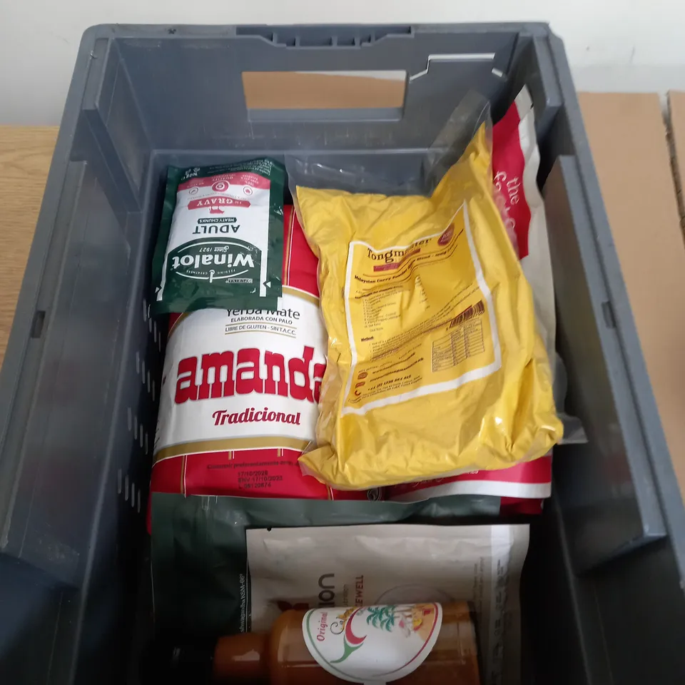 APPROXIMATELY 11 FOOD AND DRINK ITEMS TO INCLUDE TWININGS TEABAGS, MANUKA HONEY AND PROTEIN BARS