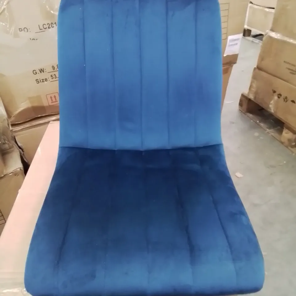 A BOXED PAIR OF BLUE VELVET UPHOLSTERED DINING ROOM CHAIRS 