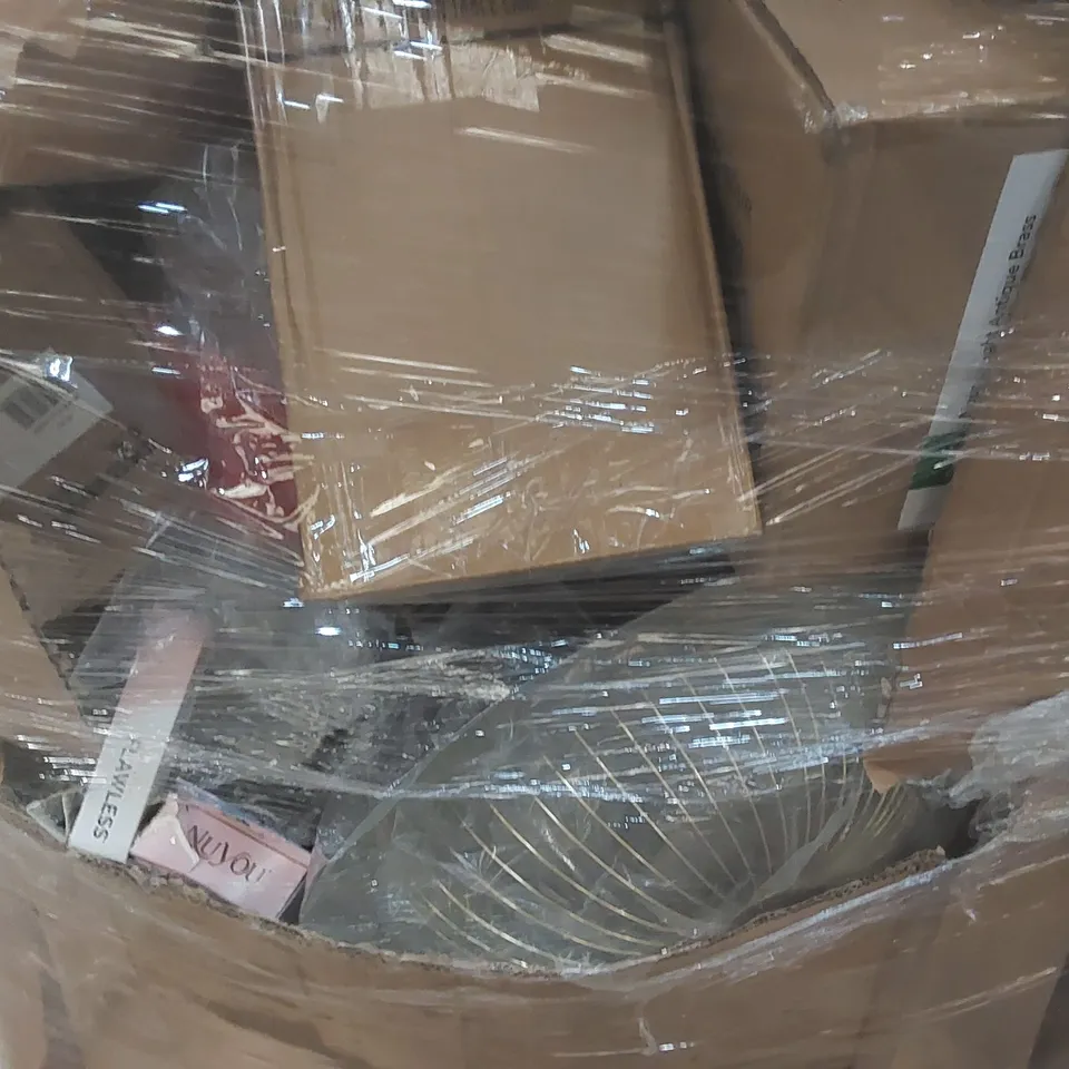 PALLET CONTAINING A VERY LARGE QUANTITY OF ASSORTED ITEMS INCLUDING: INFLATABLE SOFA, EXPANDING GARDEN HOSE, ELECTRIC SHOWER, PEDI ROLLER ECT