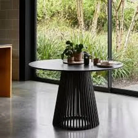BOXED HOPLEY WILLOW ROUND 120cm DINING TABLE (1 BOX)