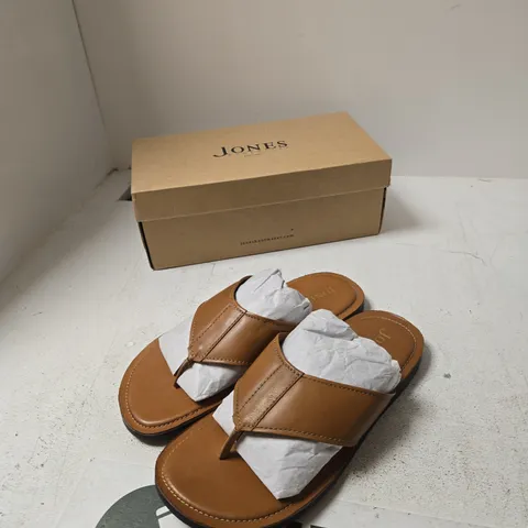 JONES WEYBRIDGE SANDALS – TAN, UK 13 (EU 47)