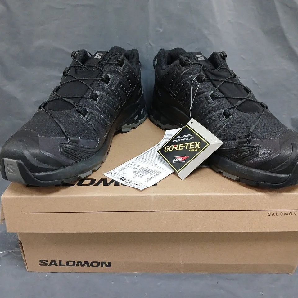 BOXED PAIR OF SALOMON XA PRO 3D V9 GTX SHOES IN BLACK SIZE UK 8