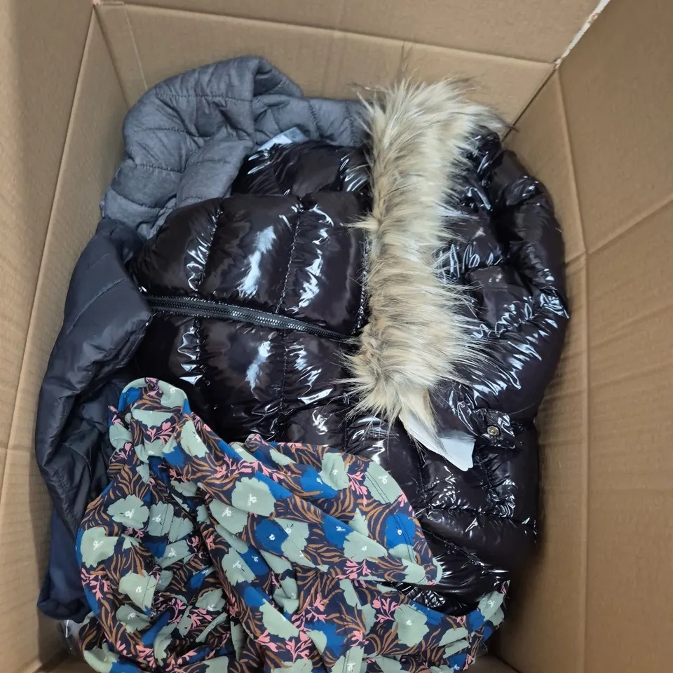 APPROXIMATELY 25 ASSORTED CLOTHING AND FASHION PRODUCTS IN VARIOUS STYLES AND SIZES - COLLECTION ONLY