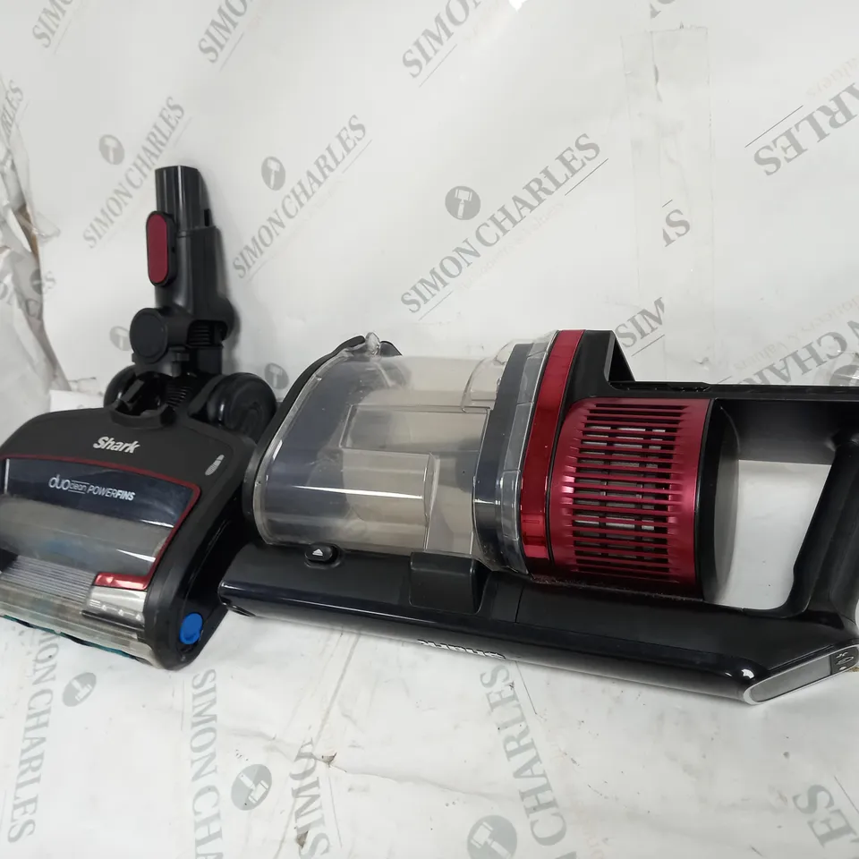 BOXED SHARK COMPLETE HOME CORDLESS STICK VACUUM
