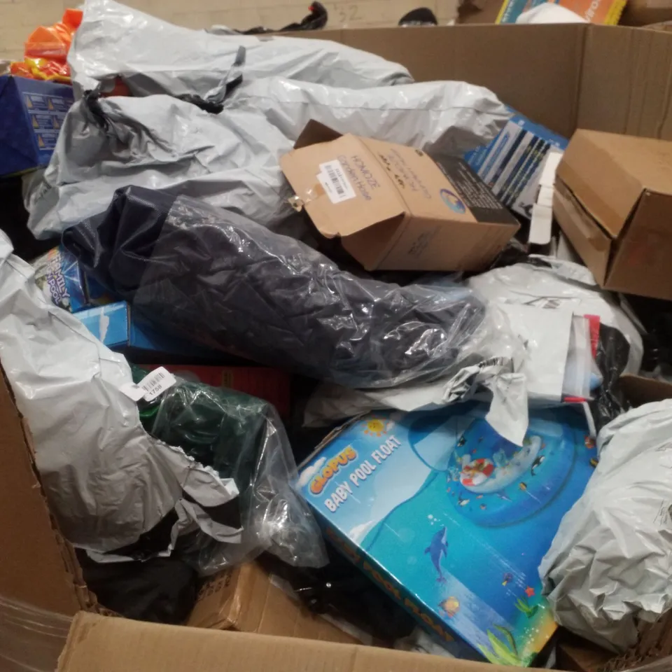 PALLET CONTAINING ASSORTED GARDEN HOSES & INFLATABLES