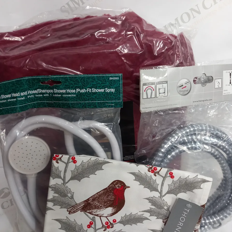BOX OF APROX 20 HOUSE HOLD ITEMS TO INCLUDE SHOWER HOSE - XMAS TEA TOWELS - BEDDING / COLLECTION ONLY 