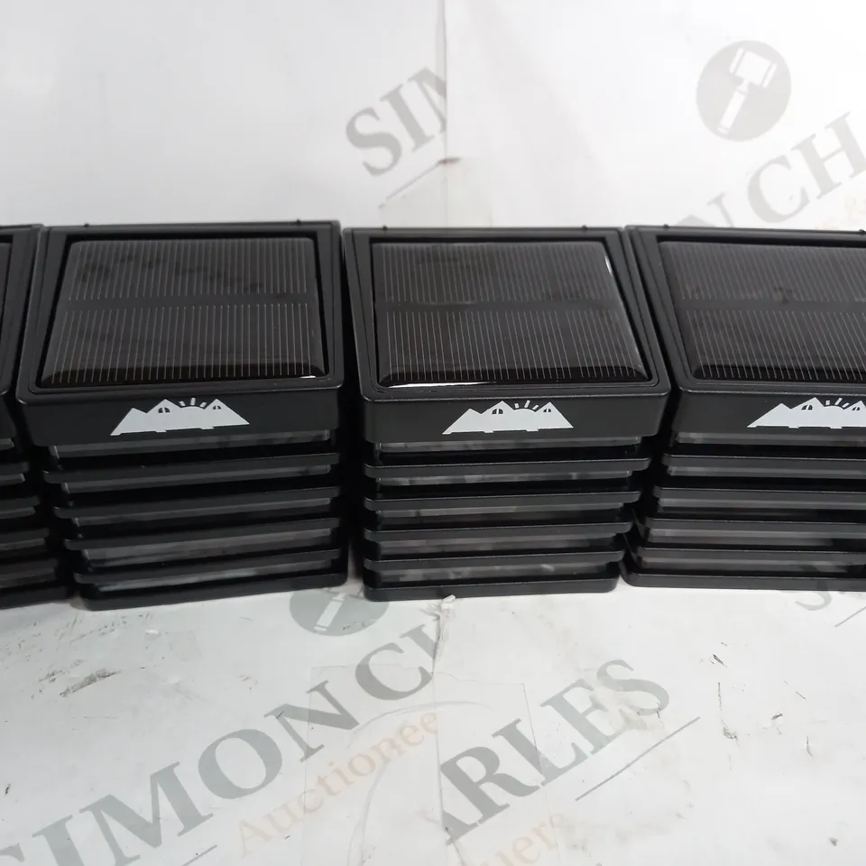 BOXED SOLAR FENCE LIGHTS (8 IN BOX)