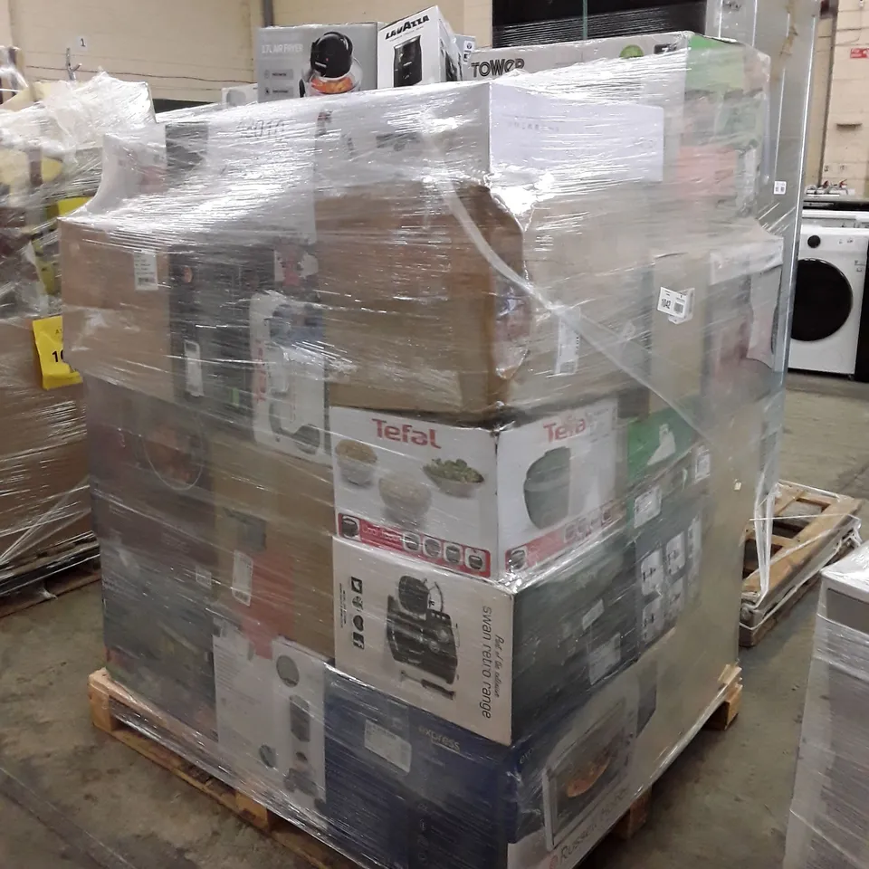 PALLET OF APPROXIMATELY 39 UNPROCESSED RAW RETURN HOUSEHOLD AND ELECTRICAL GOODS TO INCLUDE;