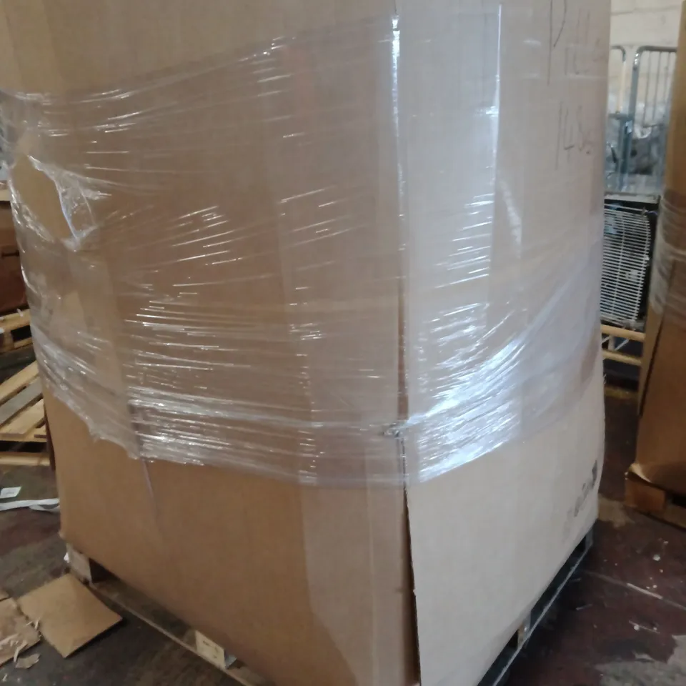 PALLET CONTAINING A LARGE QUANTITY OF PILLOWS