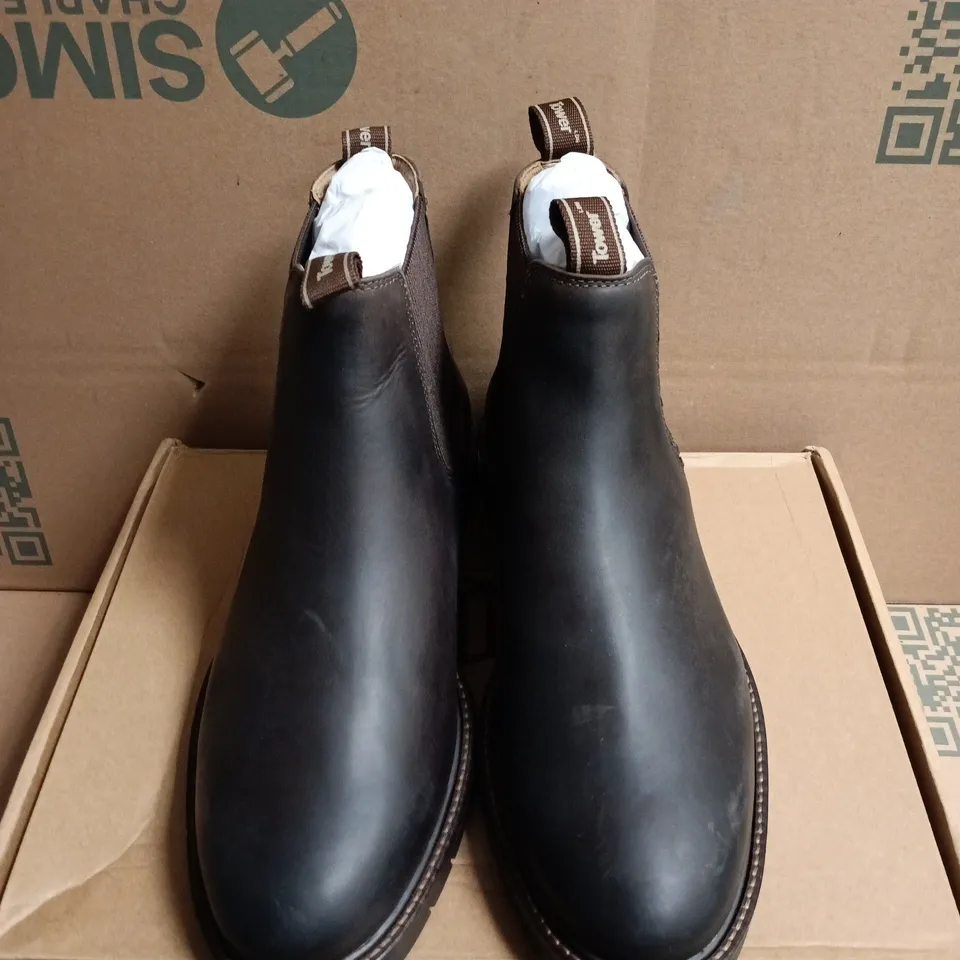 UK 8 HARBOUR MEN'S CHELSEA BOOT – DARK BROWN LEATHER