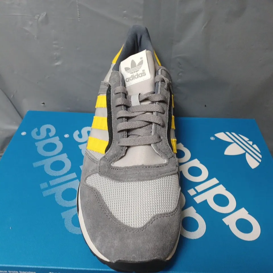 BOXED PAIR OF ADIDAS ZX 600 TRAINERS IN GREY/YELLOW - UK 9