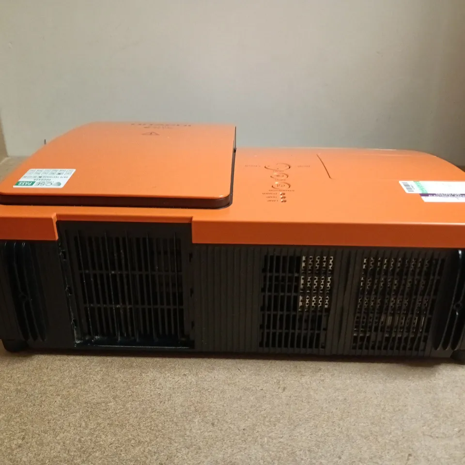 HITACHI ED-A110 LCD PROJECTOR