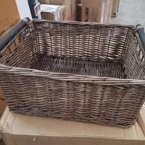 BOXED SET OF 2 WICKER BASKETS 