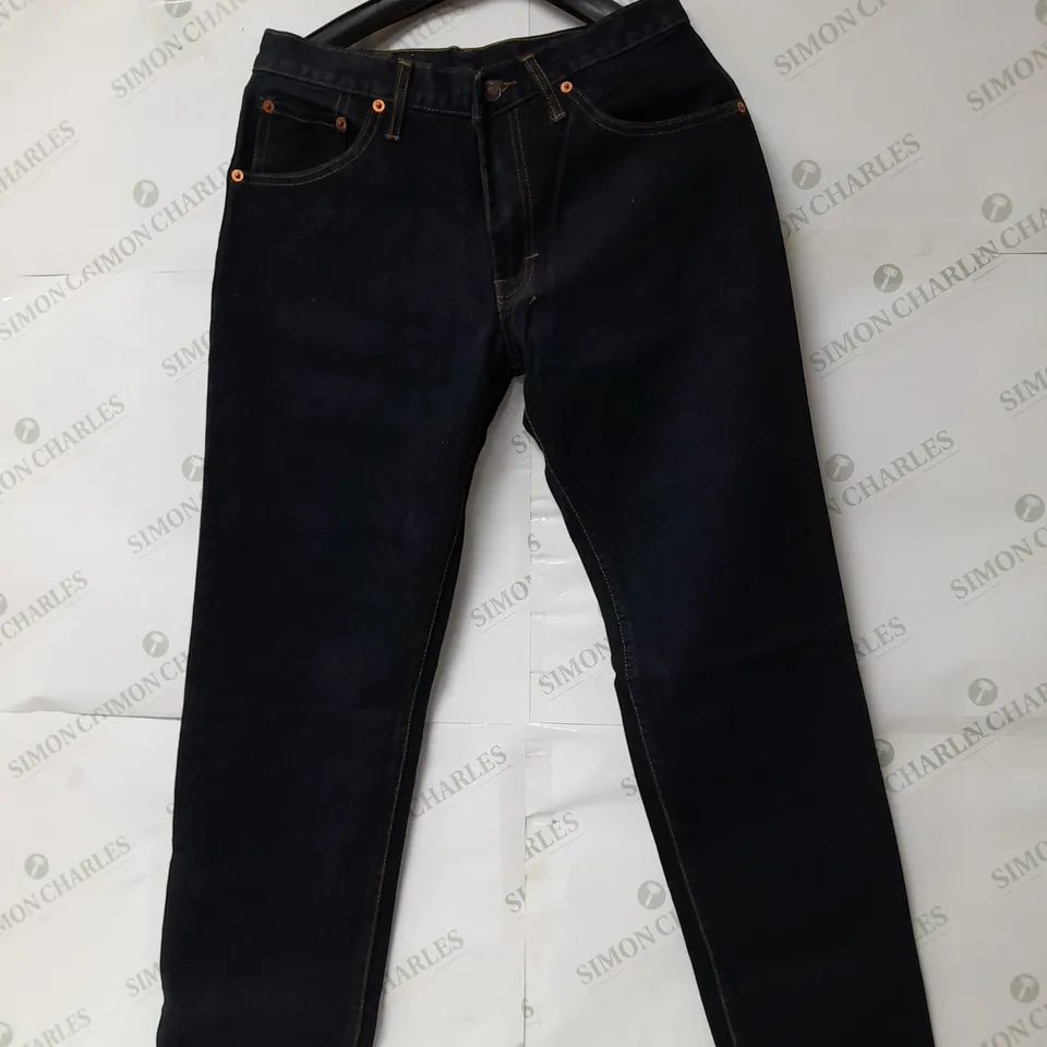 LEVI'S STRAIGHT LEG JEANS IN DARK WASH SIZE 30" WAIST