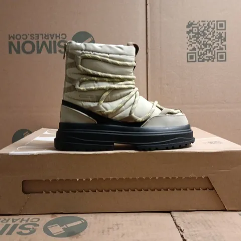 BOXED PAIR OF ZARA BEIGE CHUNKY-SOLE COMBAT BOOTS SIZE EU 31