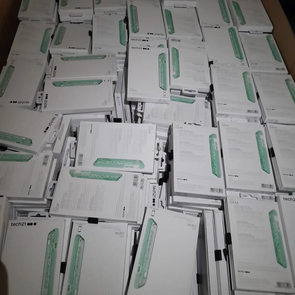 PALLET OF APPROXIMATELY 1000 TECH21 SMARTPHONE PROTECTIVE CASES FOR IPHONE 7/8 MODELS - COLLECTION ONLY  