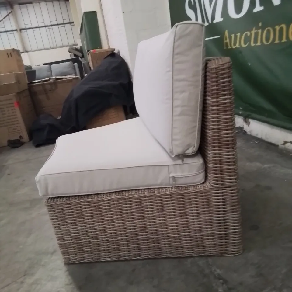 BOXED PRIMROSE LIVING ARCHED MIDDLE SOFA CHAIR IN NATURAL COLOUR 