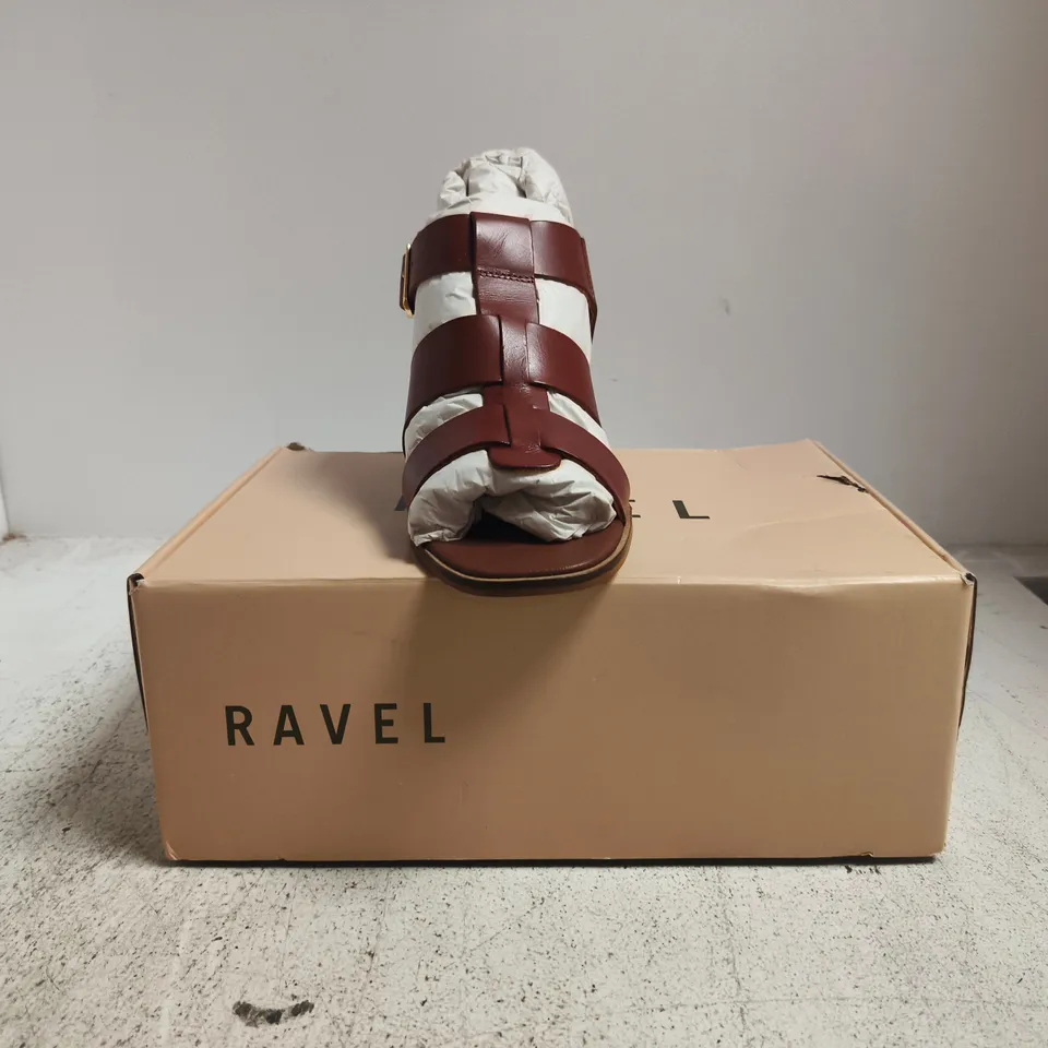 BOXED PAIR OF RAVEL TOGSTON OPEN TOE BLOCK HEEL SANDALS IN TAN LEATHER SIZE UK 7