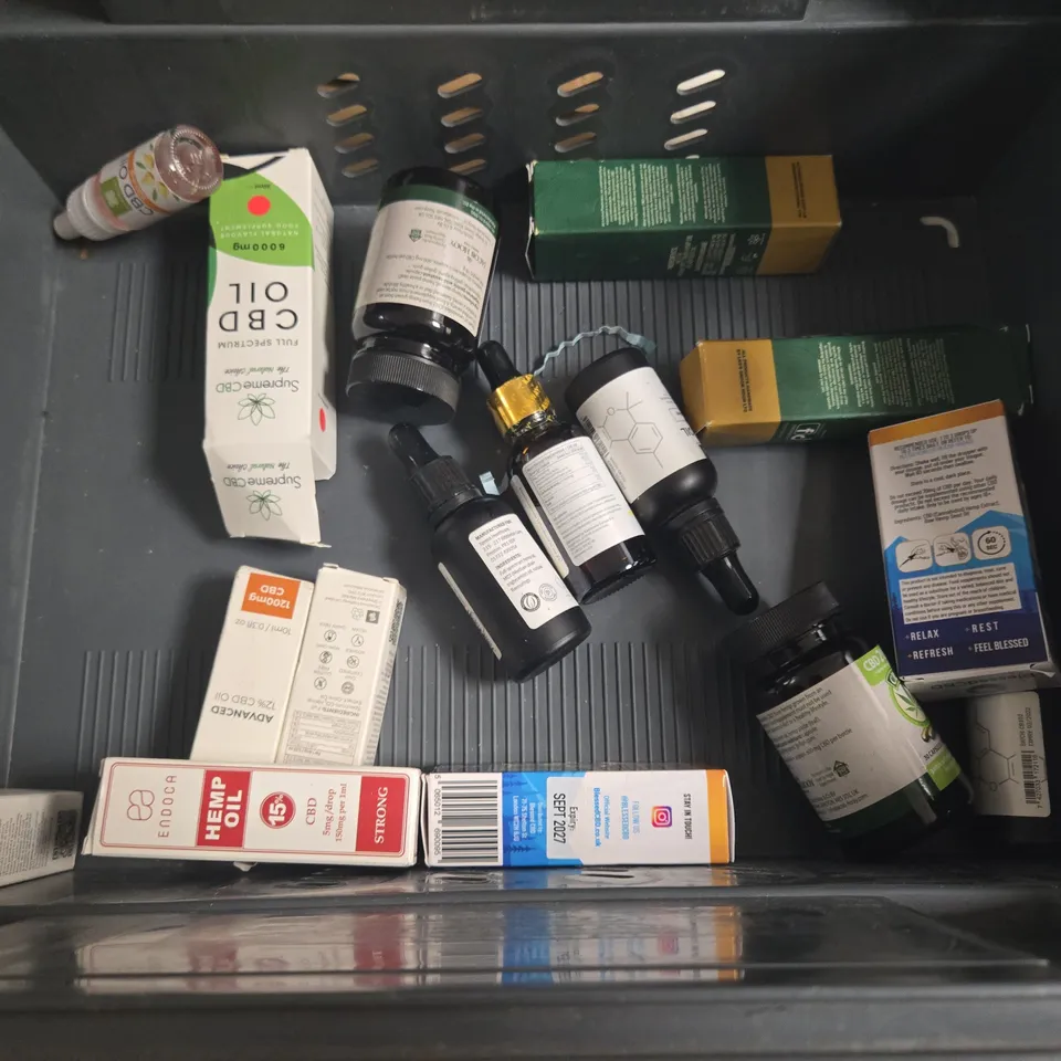 LOT OF 29 ASSORTED CBD ITEMS TO INCLUDE PATCHES, GUMMIES AND CAPSULES IN VARIOUS SIZES AND STRENGTHS