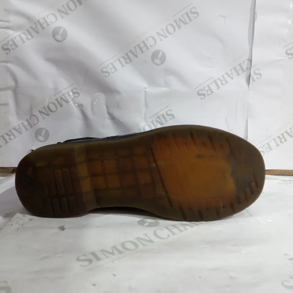 PAIR OF GLOSSY BLACK BOOTS WITH YELLOW TRIM - UK SIZE 7