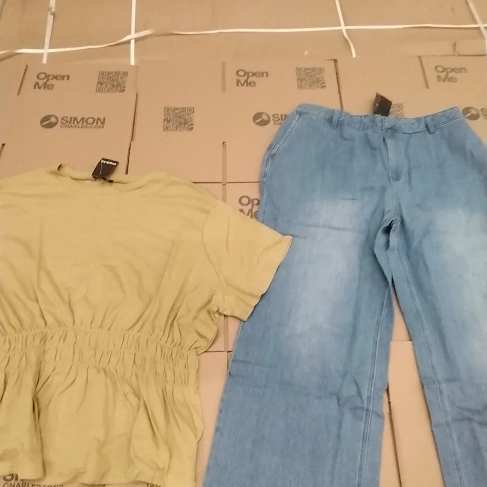 PALLET OF BRAND NEW WOMENS QUALITY DESIGNER CLOTHES APPROXIMATELY 140  TO INCLUDE;JEANS, TOPS, DRESSES ETC
