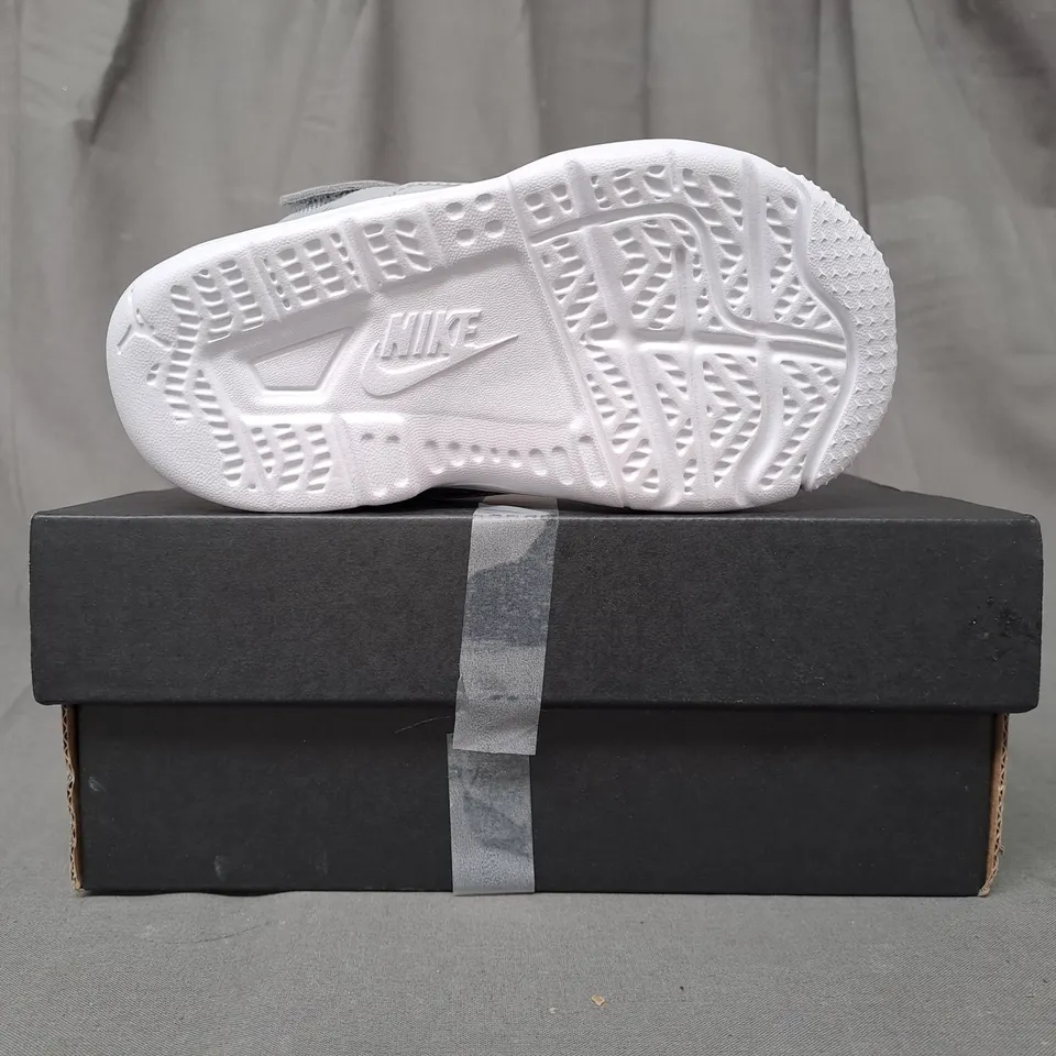 BOXED PAIR OF NIKE JORDAN STAY LOYAL 3 KIDS SHOES IN GREY UK SIZE 7.5